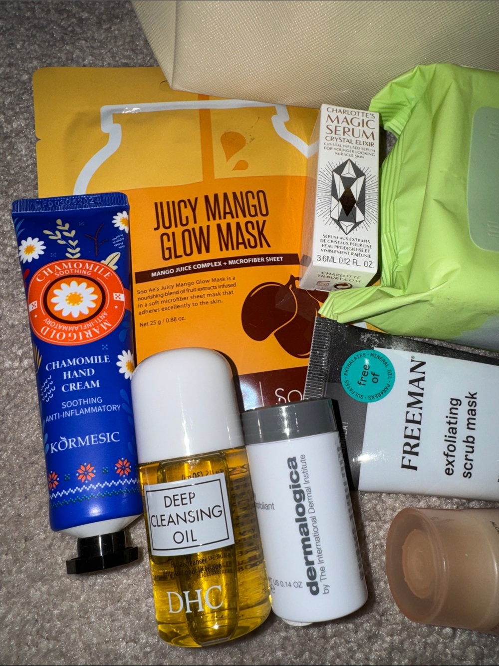 Clinique Peach-Toned Hydrating Cleanser Tube with Cream Cosmetic Pouch - Picture 3 of 3
